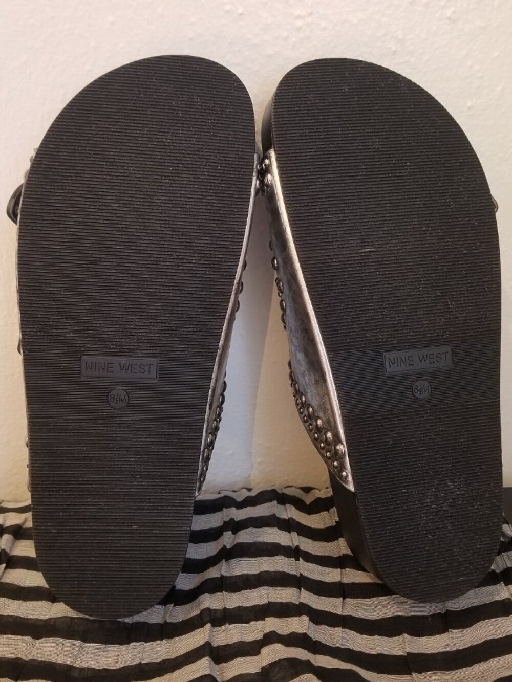 Nine West Flinne Studded Buckle Sandals in Distressed Silver Size 8.5 - Picture 11 of 13